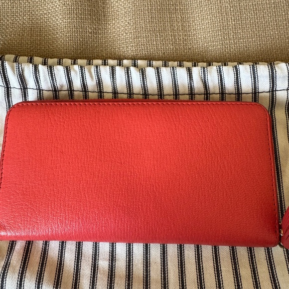 Anya Hindmarch coral colour leather zippy wallet - Picture 4 of 11